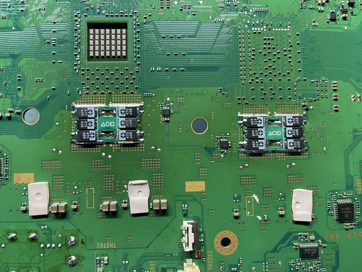 OregonRepair's tweet image. PS3 refurbing. Delidded the cpu and gpu to replace the thermal paste with MX-4 and got rid of those shitty NEC Tokin capacitors that are only rated for 1000 hours 🙄. I replaced them with Tantalacer boards that I built with high quality, low esr tantalum capacitors. F U YLOD!