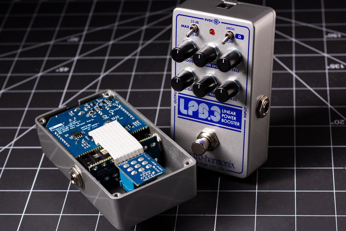 audiomusicadigi's tweet photo. Electro-Harmonix actualiza su primer efecto con LPB-3 Linear Power Booster & EQ, una nueva versión del clásico pedal boost de EHX @EHX #AudioMusicaDigital #Audio #Musica #Sonido #ElectroHarmonix #EHX #LPB3 #Booster #EQ https://t.co/GZr2Bg58KB https://t.co/MIVHS2CjdG