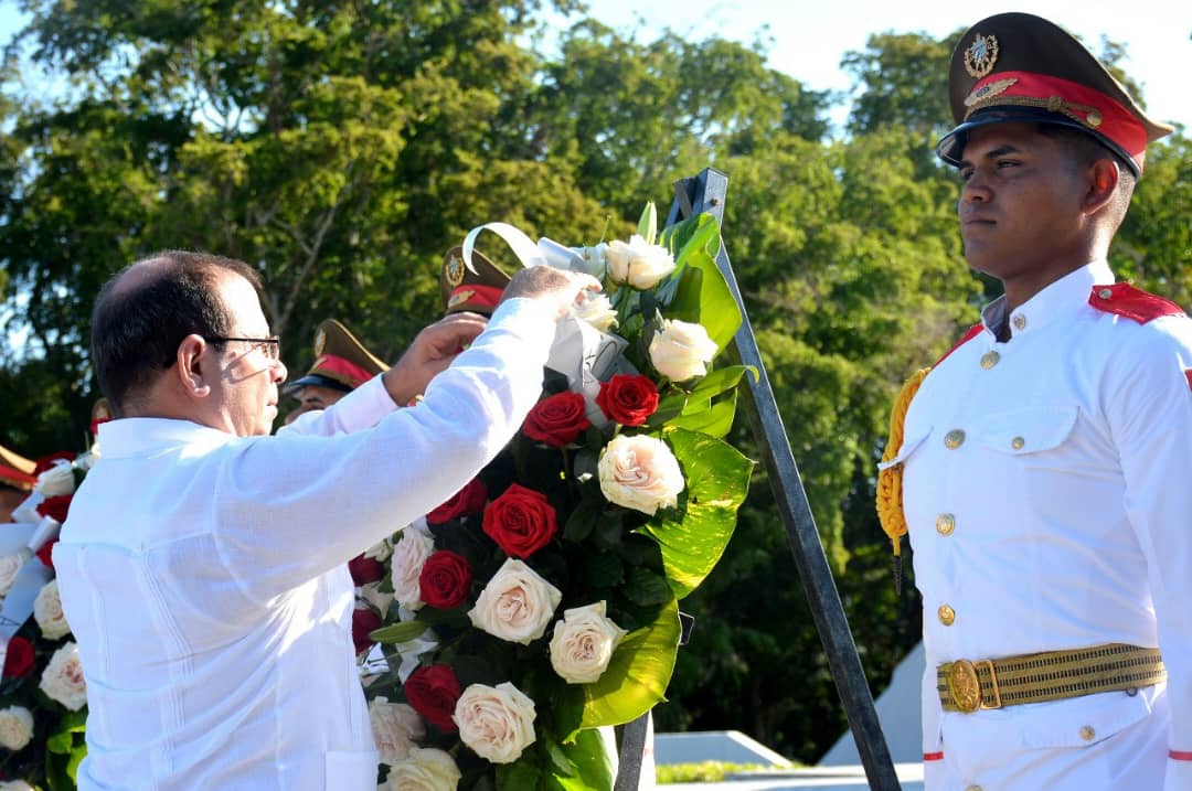 En la ceremonia por el 79 aniversario de la Victoria en la Gran Guerra Patria depositamos ofrenda floral a nombre del #ICAP en Mausoleo al Soldado Internacionalista. 
#CubaHonra