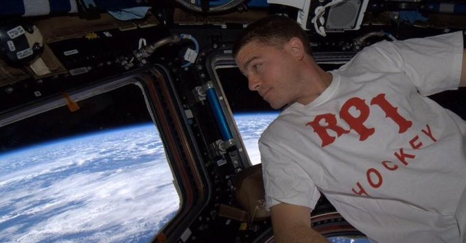 In 2014, when @NASA astronaut @astro_reid spoke to the whole RPI community, he was nearly 260 miles up and floating in zero gravity. We can't wait to welcome him back to our little patch of planet Earth next week! #ThrowbackThursday #TBT #NASA #RPI200 #RPI2024 #RPIAlumni