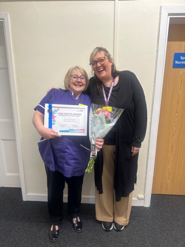 Congratulations to Stamford Matron Caroline Robertson, who was presented her 25 Year Long Service Award by Assistant Chief Nurse Laura Stent last week! 😁 Caroline does an amazing job keeping Stamford Hospital running smoothly, we are lucky to have her! 💙💙💙