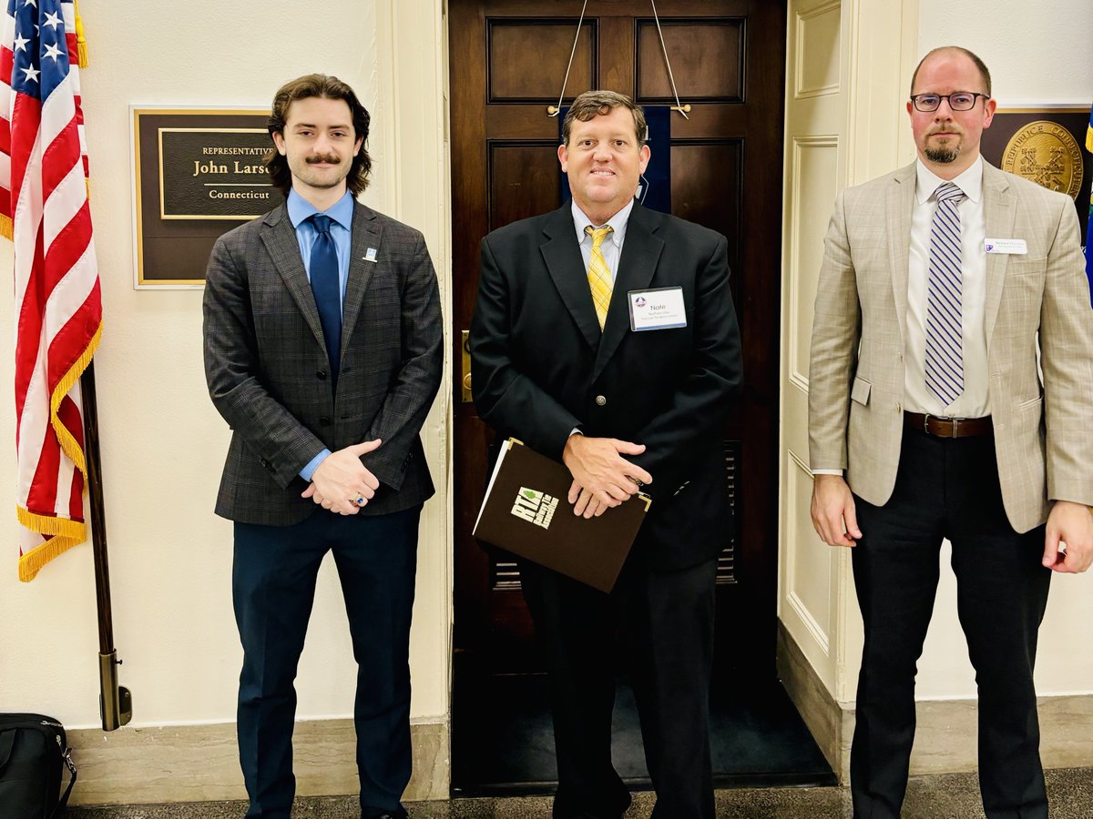 Many thanks to the office of @RepJohnLarson for meeting with us during yesterday's #RailDay2024. As we (okay, this tweet writer) like to say, #FreightRail puts the CONNECT in Connecticut, and robust support for infrastructure investments keeps those connections strong.