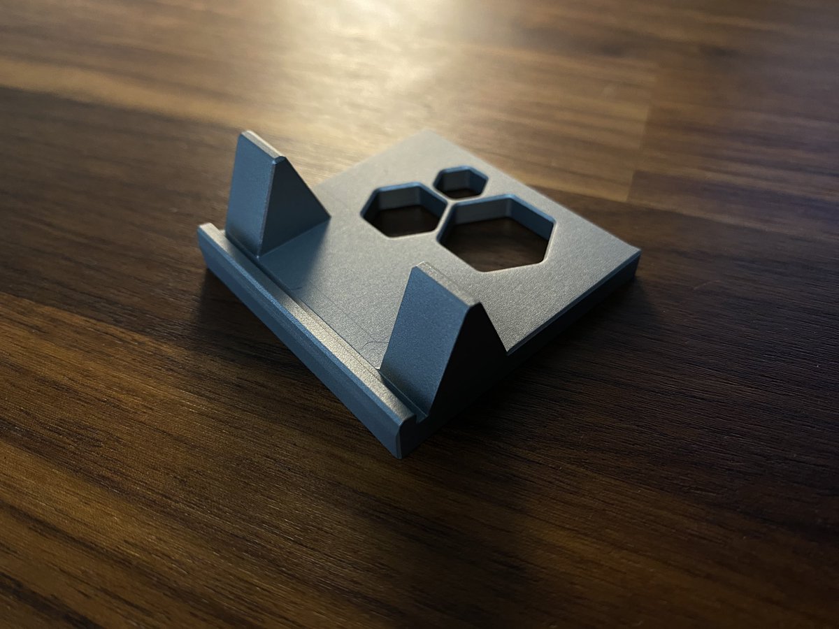 Machined aluminum JLF desk stand done by @JLCPCB ! Really cool stuff.