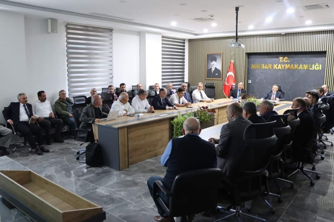 MemNiksar's tweet photo. İl Milli Eğitim Müdürümüz Sayın Hüseyin Kır Başkanlığında Niksar İlçemizde Okul Müdürlerimizin Katılımı ile Türkiye Yüzyılı Maarif Modeli Tanıtım Toplantısı Gerçekleştirildi. 
@HuseyinKir64
@tcmeb
#TürkiyeYüzyılıMaarifModeli https://t.co/ewHC5yMwIY