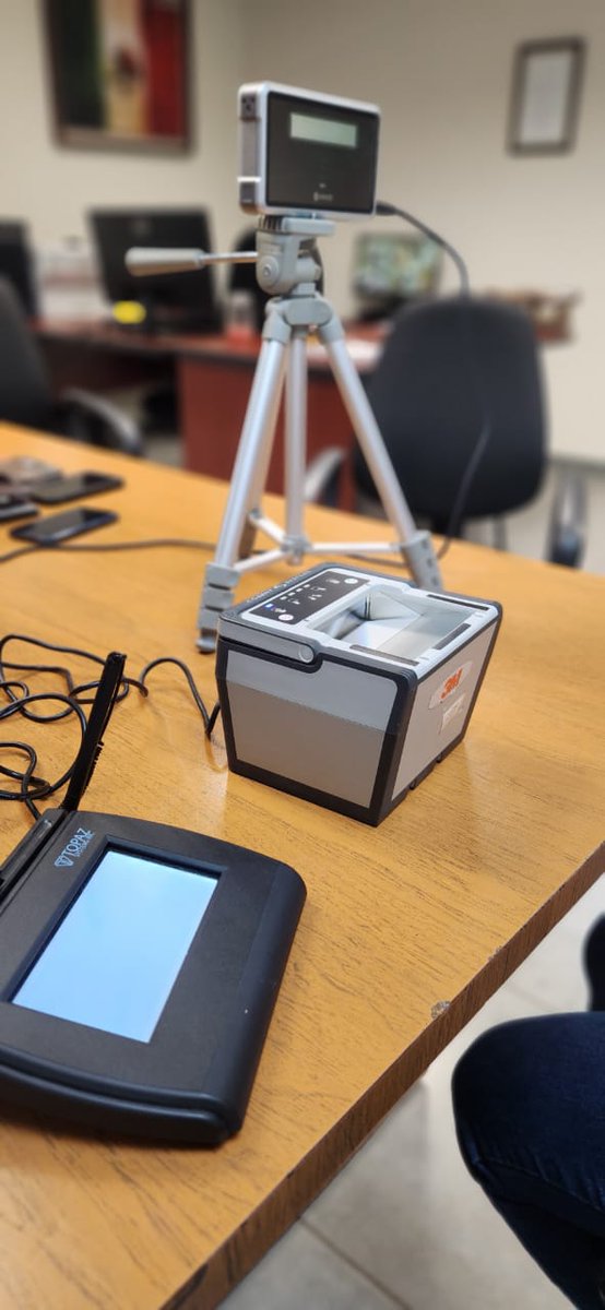 RcivilCoahuila's tweet photo. La Dirección del Registro Civil del Estado de Coahuila en coordinación con el Registro Nacional del Población, recibe capacitación para el uso y metodologías de captura de datos, dentro del Proyecto Piloto de Registro Biométrico en Registros Civiles, el cual tiene por objeto https://t.co/bzUj7QVpWo