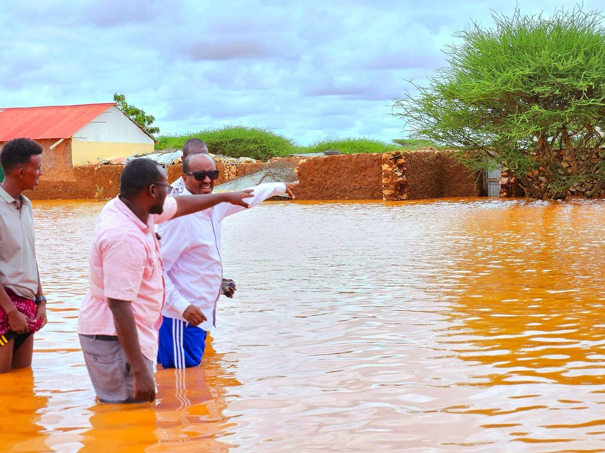 1-2 Important topics of discussion

 1. #Puntland General Security 

2. impact caused by the rains in Puntland, such as the loss of life and property and the damage to the roads. 

3. Emergency for people affected by the rains. 

4. #Galkayo Water Extraction Plan. #PuntlandFirst