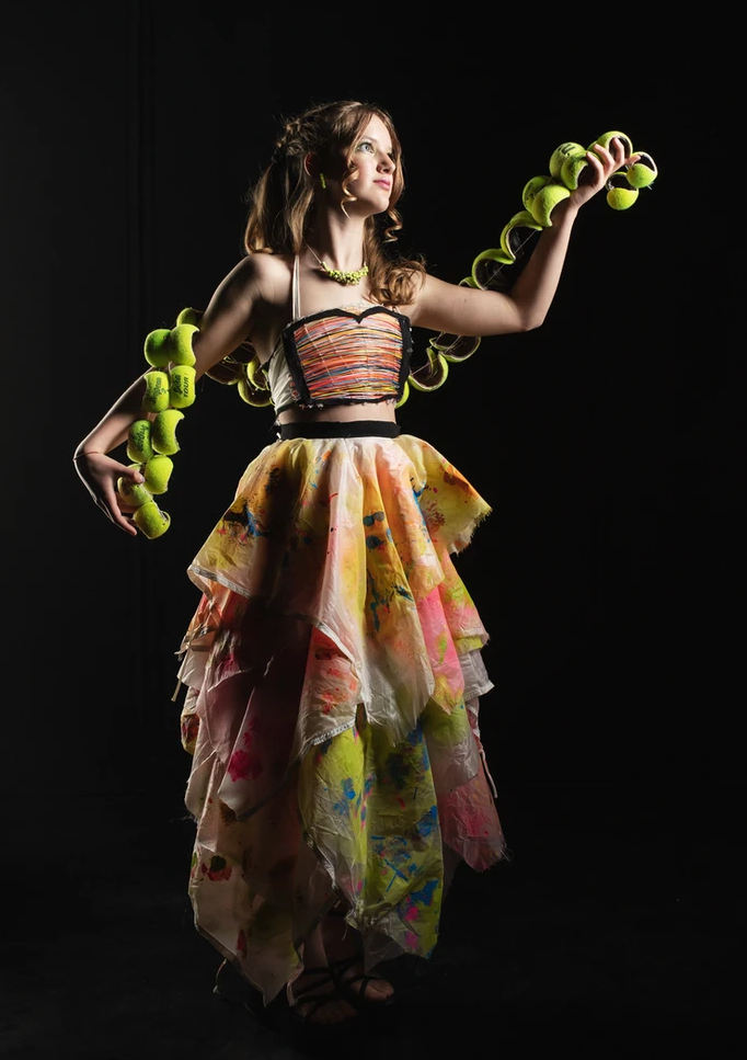 CU Boulder's BioLounge (Museum of Natural History) is hosting an exhibit of haute couture creations from Trash the Runway! 👗👔 Made from upcycled materials by local artists in grades 6-12, the exhibit will help visitors understand how clothing impacts the 🌎. Visit 5/12-8/24.