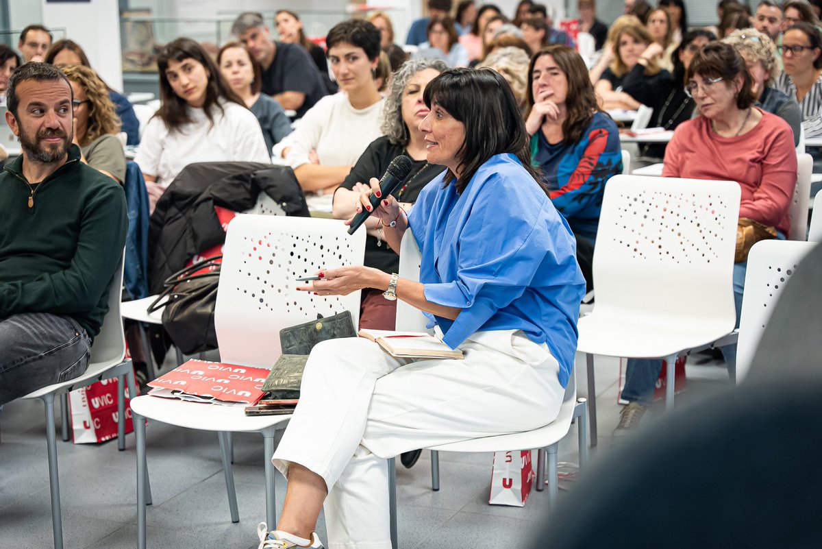 <a href="/oriolmitja/">Oriol Mitjà</a> <a href="/nayadecrespo/">nayade 🌈</a> <a href="/_annaescale/">Anna Escalé</a> <a href="/ESanchezFreire/">Encarna Sanchez</a> <a href="/u_medicina/">Facultat de Medicina UVic-UCC</a> <a href="/IrsiCaixa/">IrsiCaixa</a> <a href="/Fundacio_Lluita/">Fundació Lluita contra les Infeccions</a> <a href="/uvic_ucc/">UVic-UCC</a> <a href="/icscat/">ICS. Generalitat</a> <a href="/salutcat/">Salut</a> <a href="/NuriaPrat3/">Nuria Prat</a> <a href="/hgermanstrias/">Hosp. Germans Trias</a> <a href="/althaiamanresa/">Fundació Althaia</a> 4️⃣L’últim bloc s’ha centrat en la #CovidPersistent i ha servit per reivindicar l’avenç en la recerca sobre la malaltia, que limita la vida de les persones que la pateixen. Amb l’investigador <a href="/jvalaball/">Josep Vidal-Alaball MD, PhD, MPH</a>, la metgessa Anna Ruiz, Lourdes Mateu <a href="/hgermanstrias/">Hosp. Germans Trias</a> i professor Domingo Ruiz.