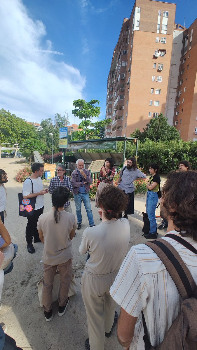 Hoy la presencia de “Organismo | Arte en ecologías críticas aplicadas”, el programa de estudios independientes de TBA21–Academy y el @museothyssen, nos lleva hasta la Asociación de Compostaje Comunitario de Hortaleza <a href="/HortalezaCompos/">Compostaje Hortaleza</a>, de la mano de <a href="/elii_info/">elii</a>