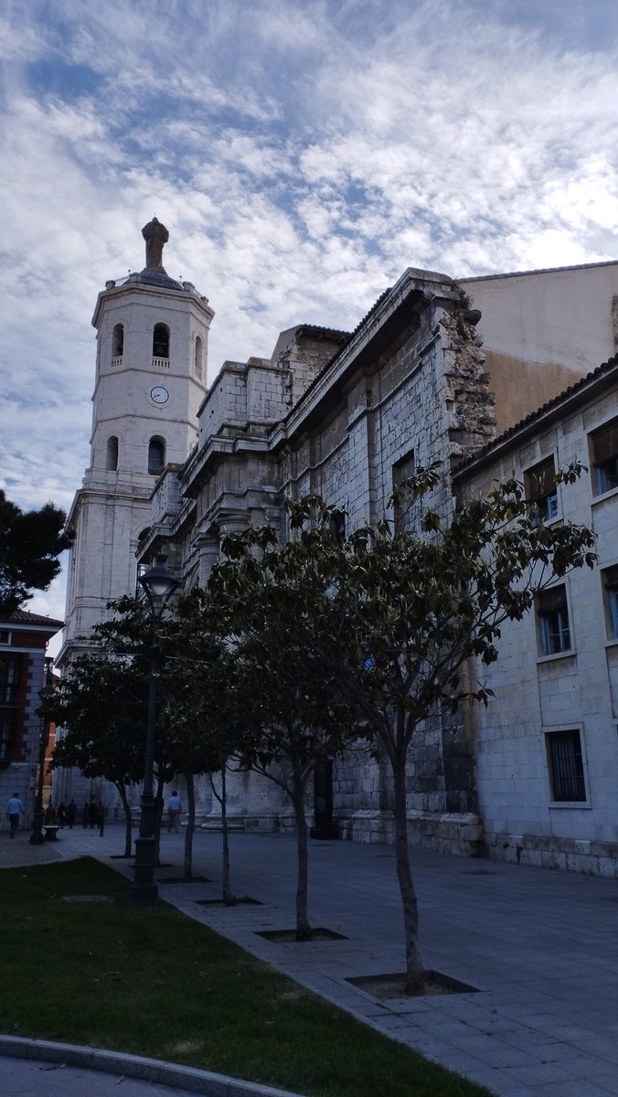 Una joya para cerrar el jueves. Visita guiada por las calles de Valladolid 😉.

Qué maravilla.

#JovenesAsHisCom2024