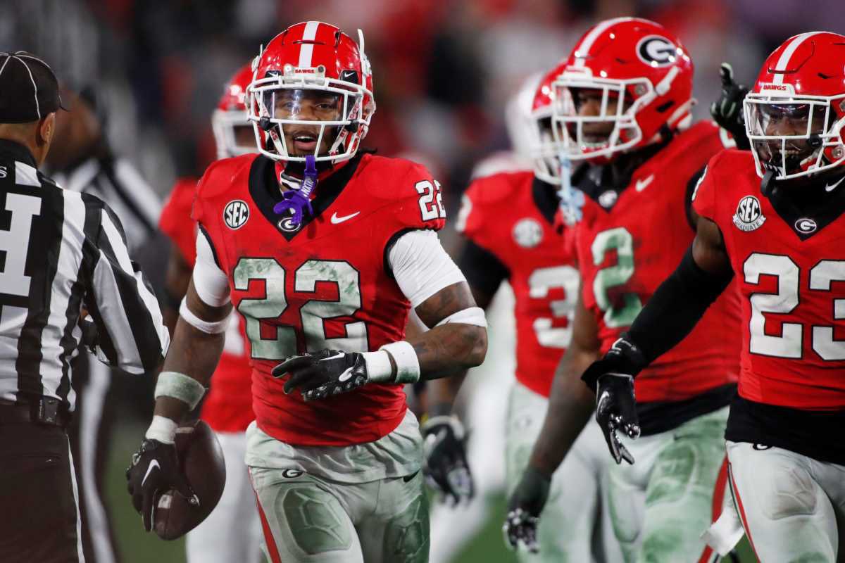 #AGTG EXTREMELY grateful to receive an offer from THE University Of Georgia!! <a href="/CoachDee_UGA/">Donte Williams</a> <a href="/WPCatsFootball/">Winter Park Football</a> <a href="/CoachHoats/">Coach Chris Hoats</a> <a href="/Andrew_Ivins/">Andrew Ivins</a> <a href="/ChadSimmons_/">ChadSimmons</a> <a href="/SWiltfong_/">Steve Wiltfong</a> <a href="/JohnGarcia_Jr/">John Garcia, Jr.</a> <a href="/adamgorney/">Adam Gorney</a> <a href="/TomLoy247/">Tom Loy</a>