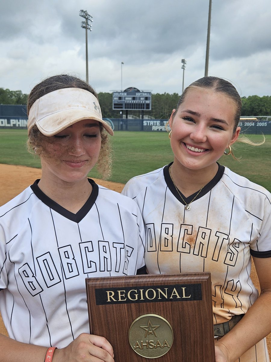 Region Champs! Love getting to play with my Lil Sis! State Tournament ahead! @EliteFusetti @ExtraInningSB @Coach_LaPorte @Coach_Ricketts @CoachLarissaA @Jamie_Trachsel @BclarkUSA @e_newellcoach
