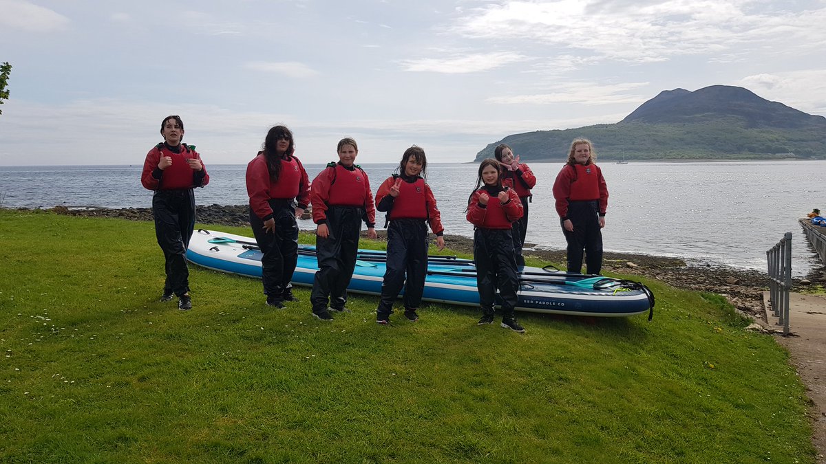 P7M's Blue Group getting ready for the SUP Mega board 🌊💜 #arran #glebies