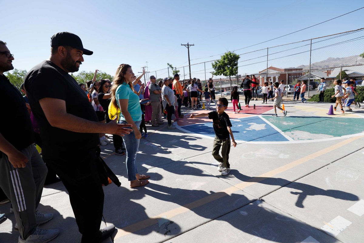 Parents and students gathered at Mesita Early Childhood Development Center to participate in the districtwide Wellness Wednesday initiative on Wednesday, May 8. The event brought attendees together for a memorable experience. #ItStartsWithUs Learn more ➡️ bit.ly/WW_0501