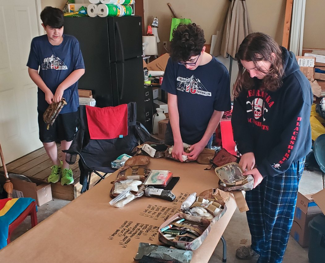 plast_usa's tweet photo. Jack Hughes (BSA Troop 13 in the Middle Tennessee Council) dedicated his Eagle Scout project to supporting Ukraine! He packed 20 Individual First Aid Kits and ScoutsforUkraine delivered them to the front lines. #EagleScout   #PlastUSA #ScoutsForUkraine @mtcbsa @boyscouts https://t.co/EKemqNpr5X