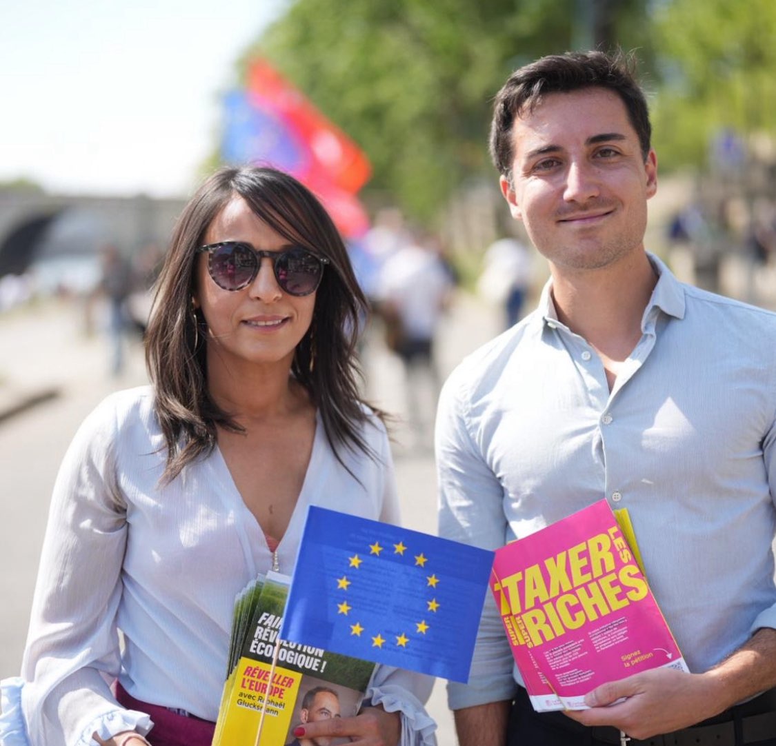 Fatiha Tighboula (@fatihatighboula) on Twitter photo Tractage inter-fede aujourd'hui sous le soleil parisien. 💫
<a href="/PS_Paris/">Fédération de Paris du PS 🌹</a> <a href="/socialistes31/">Parti socialiste de la Haute-Garonne</a>🌹
Merci pour l'accueil <a href="/PSParisCentre/">Socialistes Paris Centre🌹💪🏾</a>!
Partout en France, le même accueil chaleureux et enthousiaste pour notre liste <a href="/partisocialiste/">Parti socialiste</a> <a href="/placepublique_/">Place publique</a> portée par <a href="/rglucks1/">Raphael Glucksmann</a>
#ReveillerLEurope 🇪🇺 Tractage inter-fede aujourd'hui sous le soleil parisien. 💫
<a href="/PS_Paris/">Fédération de Paris du PS 🌹</a> <a href="/socialistes31/">Parti socialiste de la Haute-Garonne</a>🌹
Merci pour l'accueil <a href="/PSParisCentre/">Socialistes Paris Centre🌹💪🏾</a>!
Partout en France, le même accueil chaleureux et enthousiaste pour notre liste <a href="/partisocialiste/">Parti socialiste</a> <a href="/placepublique_/">Place publique</a> portée par <a href="/rglucks1/">Raphael Glucksmann</a>
#ReveillerLEurope 🇪🇺