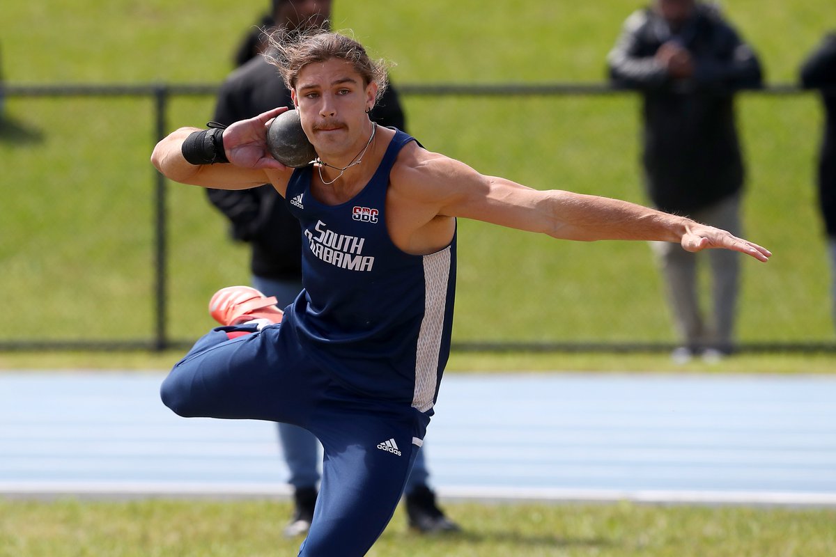 𝐃𝐞𝐜𝐚𝐭𝐡𝐥𝐨𝐧 Senior Sebastian Reyneke wins the shot put portion of the decathlon with a throw of 14.06 meters (46'1.50') 🥇 📊 bit.ly/4dvkuL3 #OurCity