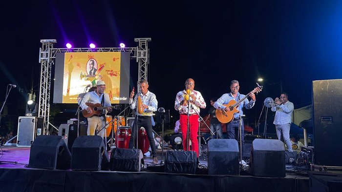 🎉🎼| Con un colorido espectáculo en la intersección de Carretera del Morro y Calle 3, conocida como el termómetro de la música popular cubana, se inició el Festival MatamoroSon 2024 en Santiago de Cuba. Más 📍acn.cu/cultura/inicio… #ACN50ConLaNoticia