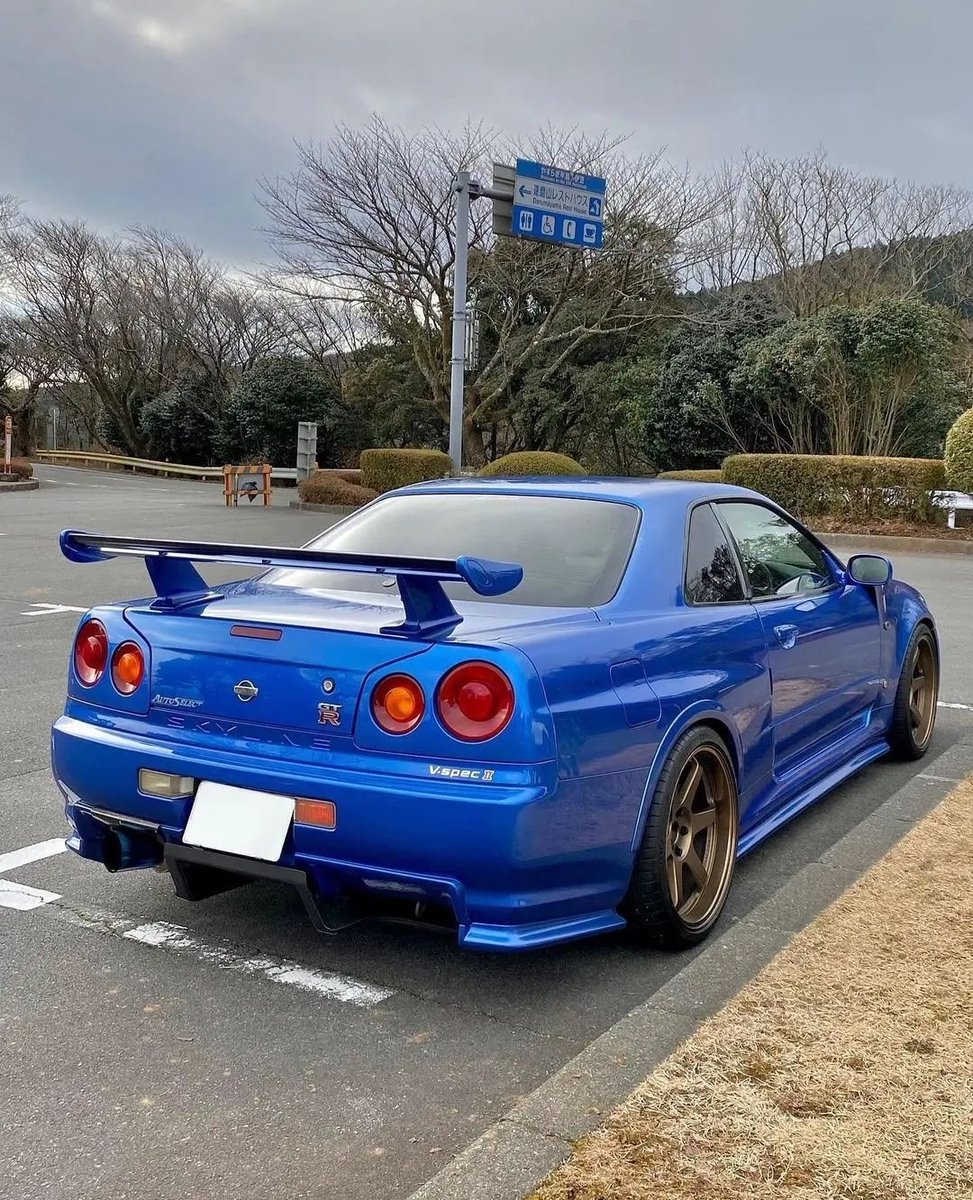 Nissan GTR-R34 Skyline spec'd in Bayside Blue