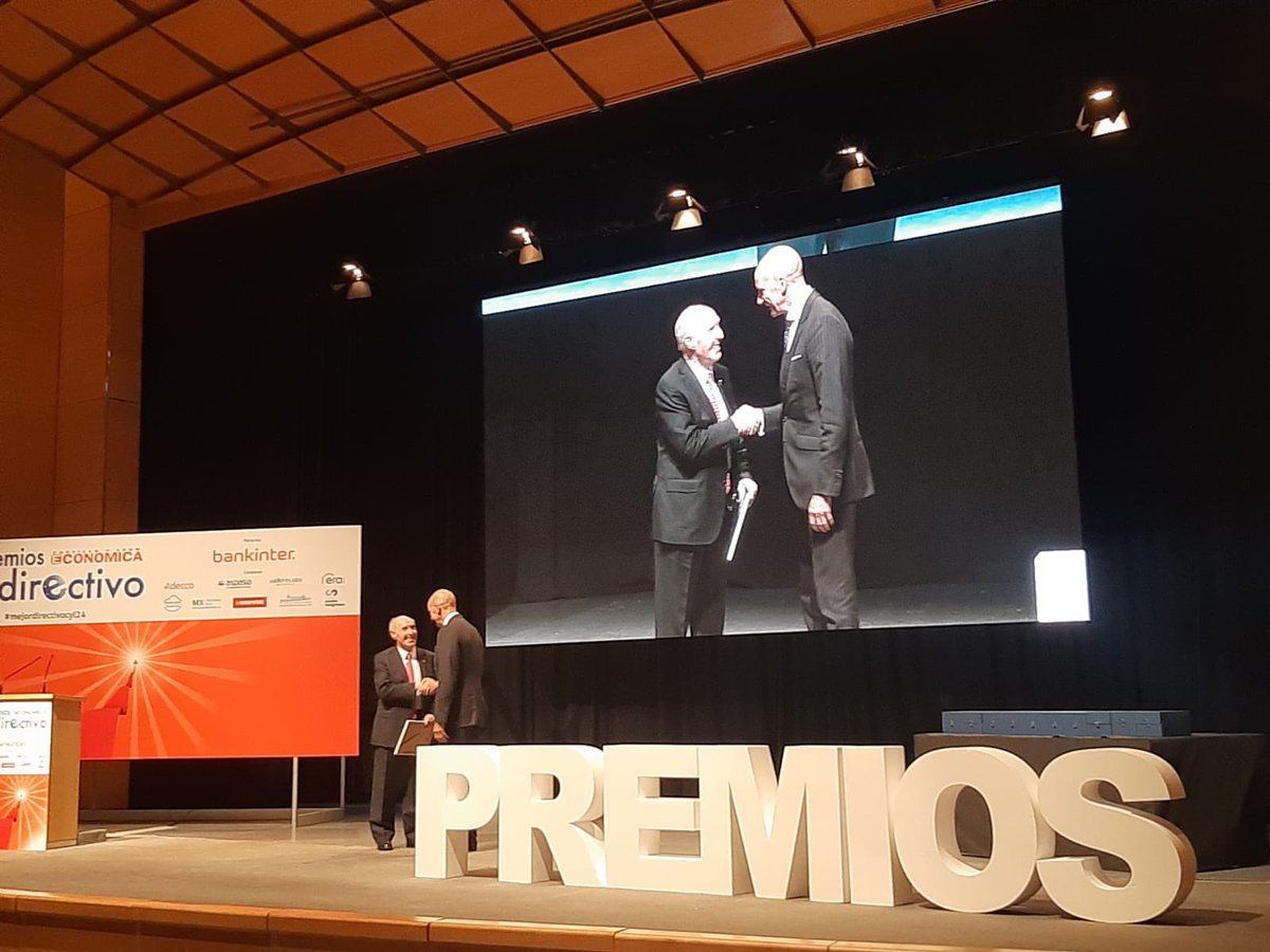 ClusterAeice's tweet image. Asistimos también a los XI Premios @cyleconomica al mejor directivo y nos enorgullecemos de nuestro socio de @CARTIFCT, José Ramón Perán, que ha recibido el premio de honor de esta edición.

Enhorabuena a él y al resto de premiados 👏👏👏