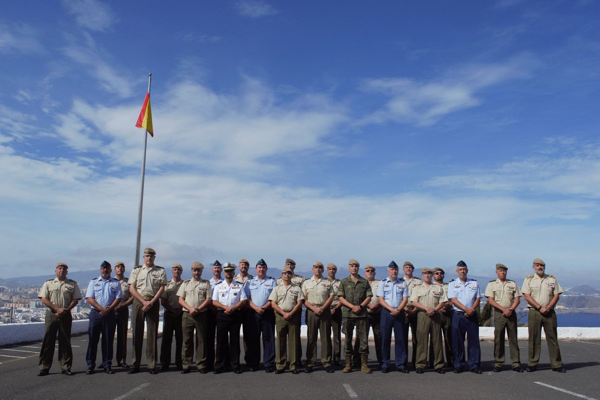 Celebramos en la Base “General Alemán Ramírez” #BRICANXVI, el 25º Aniversario de la creación del empleo de Cabo Mayor recordando la importancia de dicho empleo dentro de las Fuerzas Armadas 🪖
@MCANA_ET 🇪🇸