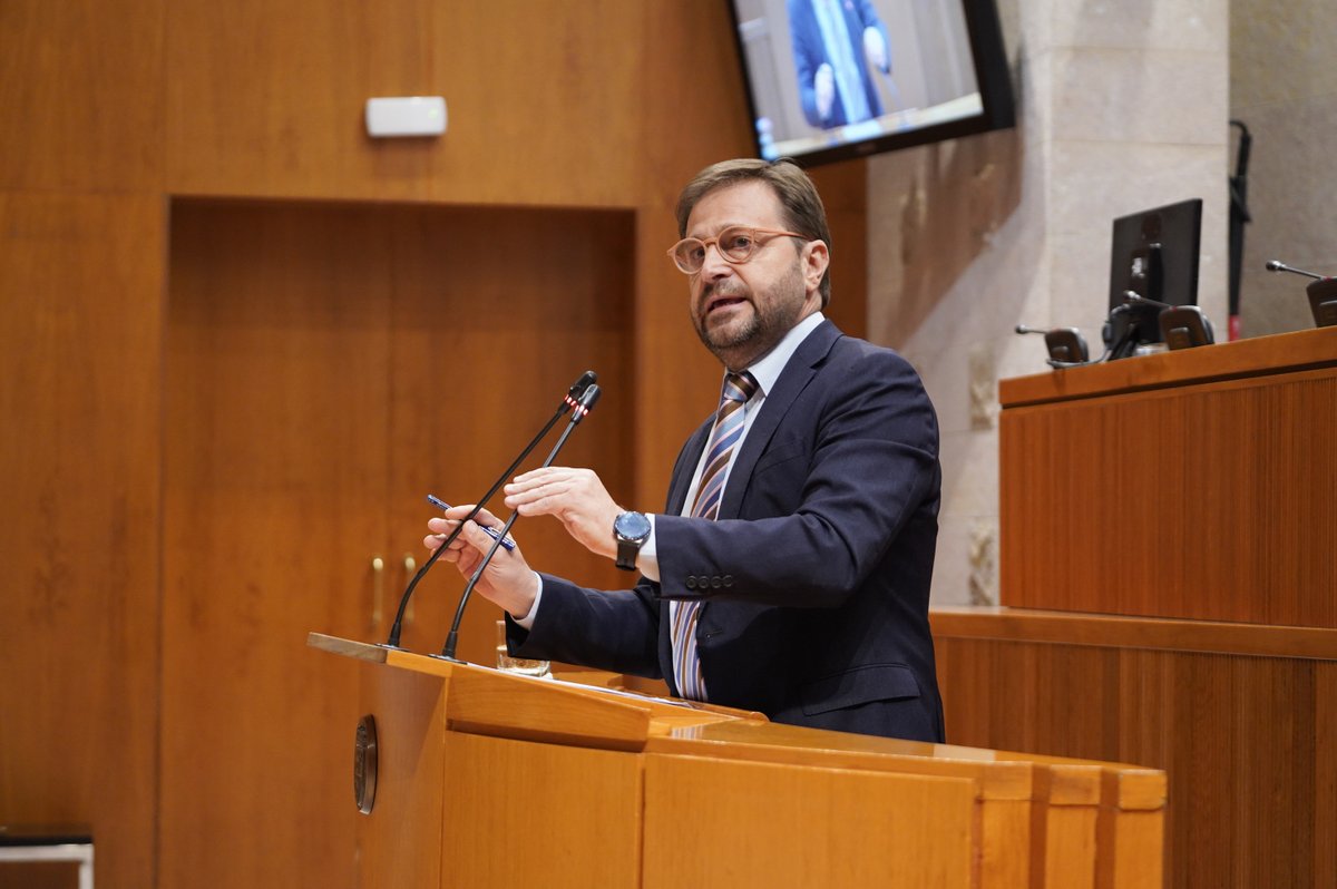 El #PlenoAragón debate una iniciativa de @FLEDESMAGELAS, de @pparagon, sobre 'la actitud irresponsable y de dejación de funciones del presidente del Gobierno central y los perjuicios que la misma ha causado a la imagen de España'.

👉🏽tinyurl.com/426drxc8