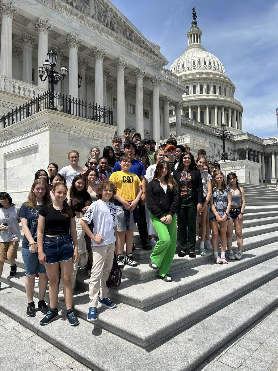 Nicole welcomed 8th graders from the #Brooklyn School of Inquiry to Washington, DC to visit the Capitol Building. We hope they enjoyed their tour & learned a lot about our government & its history! If you're interested in setting up a Capitol tour this summer, be sure to contact…