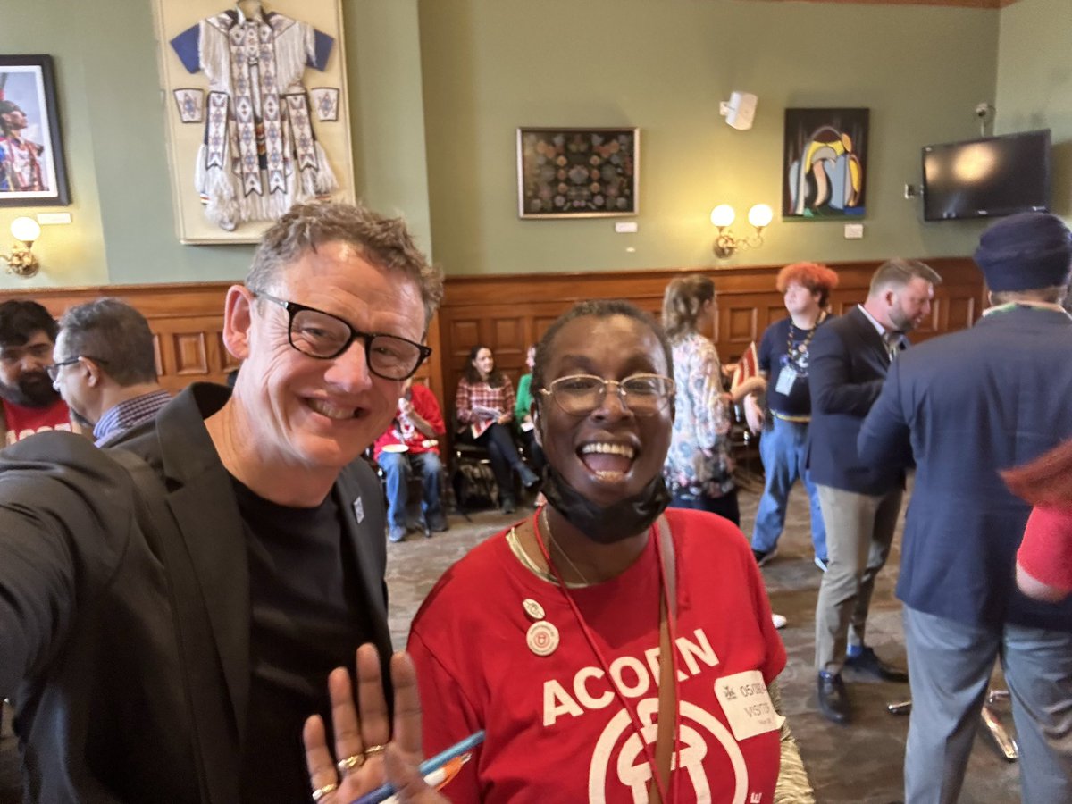 Amazing 🤩 to meet Marcia, a fellow ACORN member, in the people’s house today! Join ACORN now if you haven’t already. Real rent control now! Abolish unfair AGIs now! #ONpoli @ACORNCanada