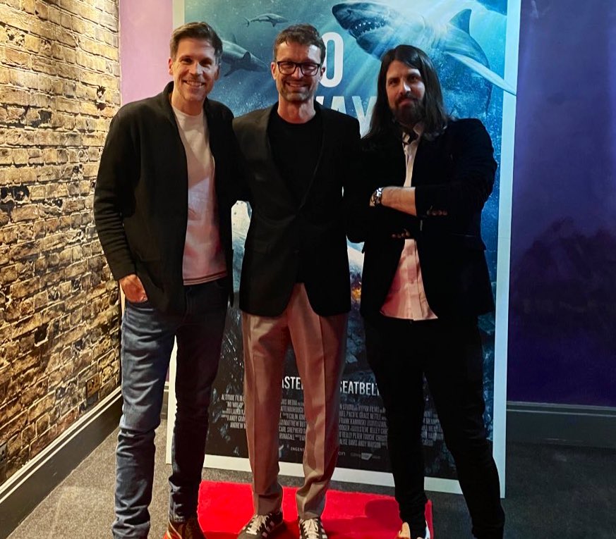 Our host @gilesalderson with cinematographer @35mmDoP & director @ClaudioFaeh at the screening of #NoWayUp Listen to how they made an ace indie action disaster underwater plane crash movie (with sharks!!) pod.fo/e/239165 #podernfamily #sharkmovie #podcastonfilmmaking