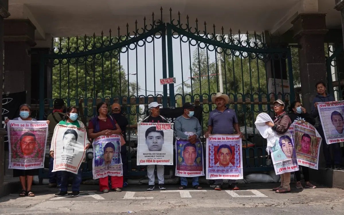 Una juez federal ordenó dejar en libertad provisional a ocho militares implicados en el #casoAyotzinapa, por el delito de delincuencia organizada, siempre y cuando paguen una garantía de 100 mil pesos.