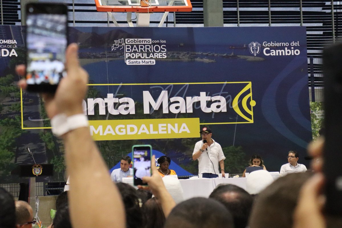 📷| En Santa Marta, la @UnidadVictimas acompañó la jornada de #GobiernoConLosBarrios, escenario donde líderes y víctimas del conflicto expusieron ante el presidente @petrogustavo las problemáticas y desafíos en materia de seguridad. #CambiamosParaServir