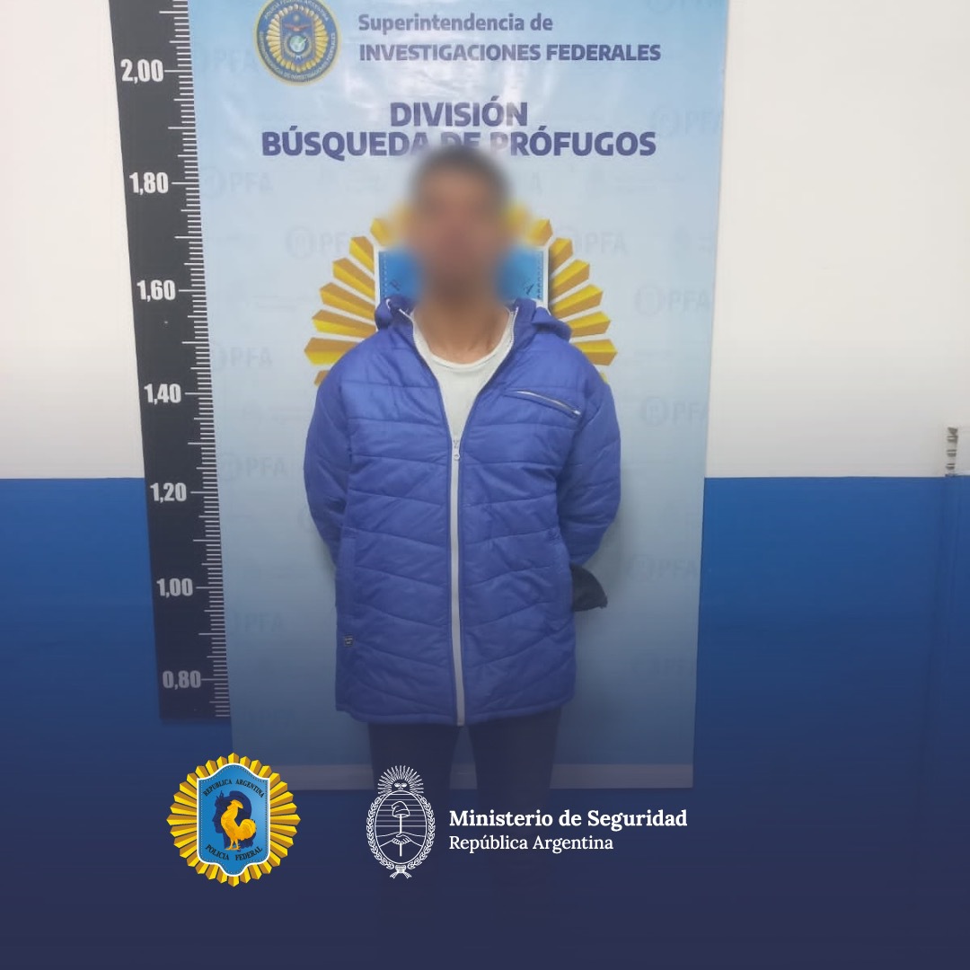 #CABA │ 🚨Detuvimos a una persona por intento de homicidio. El hombre se encontraba prófugo también por robos con arma de fuego. 👮‍♂️Luego de tareas investigativas interceptamos su vehículo y logramos capturarlo, quedando a disposición de la Justicia. #PFA 🇦🇷