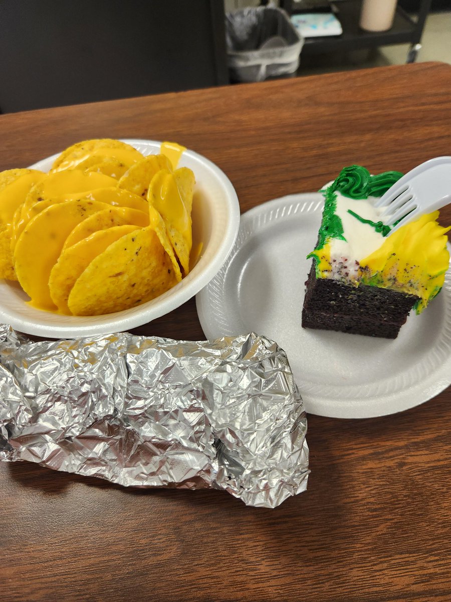 Shout out to @CommishJRod for breakfast and a huge thank you to our awesome Admin @NISDRoss for lunch! Thank you, HEB, for the cake, @alvareznisd for arranging it, and 'Cyndi Lauper, Madonna, and Skater Girl', for the awesome service (yall know who you are🤣). #HeartOfARebel