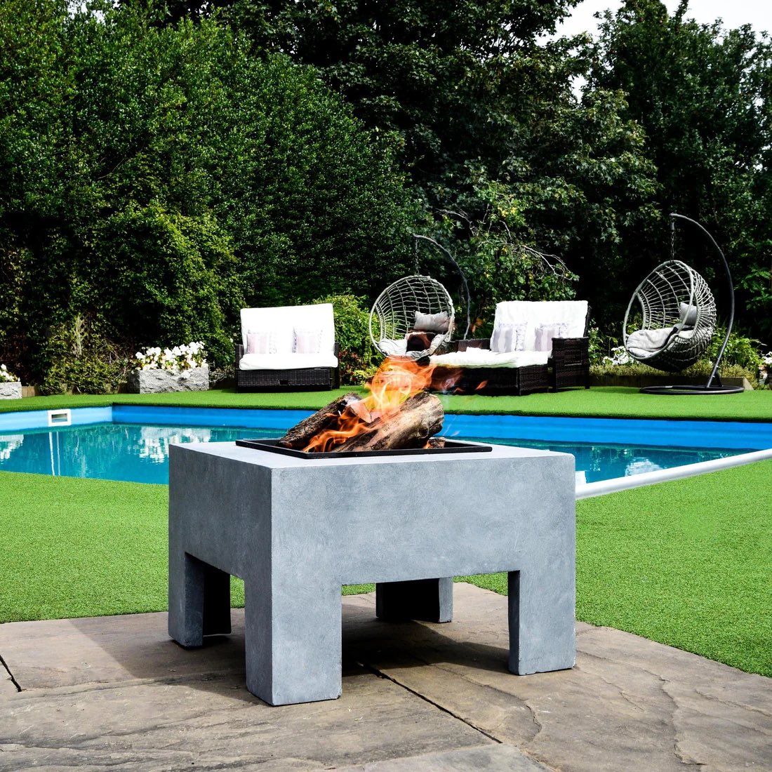 Firebowl and Square Console available in two colours.  Get ready for those summer evenings! 🔥🌞
Buy today at charltonisland.com with Klarna or Laybuy payments available. #firepit #summernights