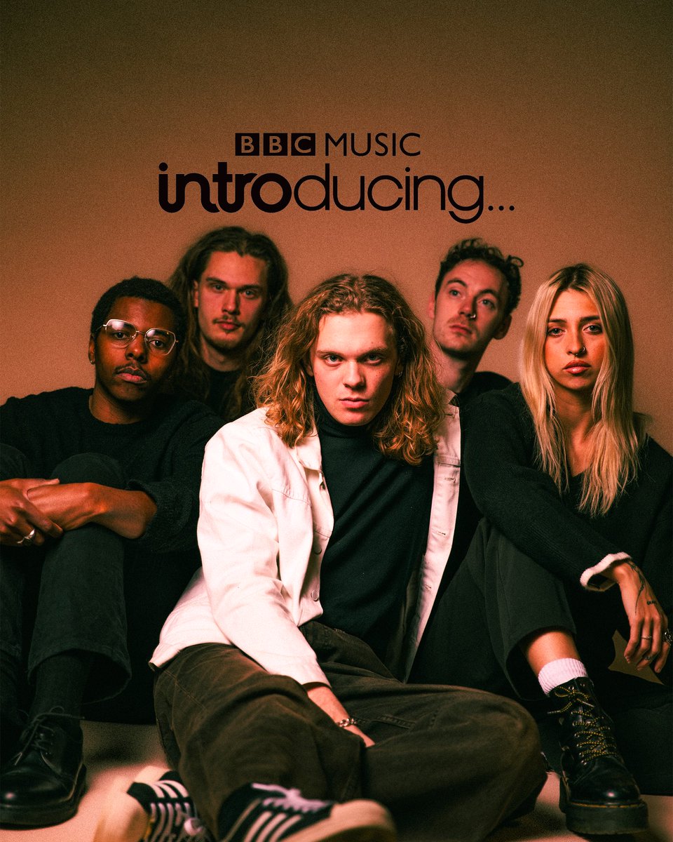 if you want to hear ‘learn to surf’ before release date, tune into @bbcintroducing @BBCYork tonight with @JerichoKeys as he gives it its debut spin 🏄‍♂️ tinyurl.com/ykmruas5 pre-save ffm.to/learntosurf