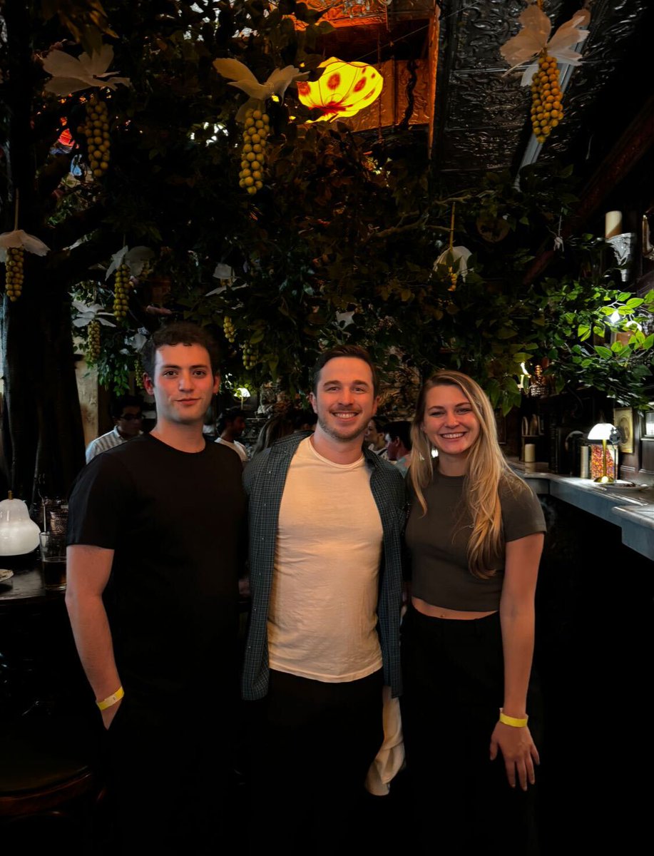 NY, it was a blast! Chargeflow had the honor to sponsor the first CX Friends Meet Up, hosted by Zoe Kahn and Eli Weiss, alongside Gorgias earlier this week. Can't wait to meet you all next time in person 🥳