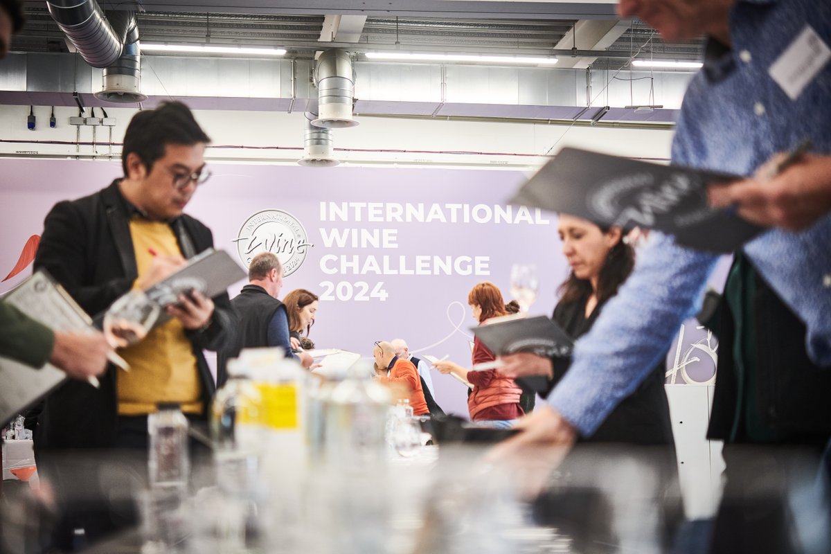 2 weeks ✔ Wine judges from all around the globe ✔ Thousands of wines from over 45 countries ✔ These are the ingredients for the IWC 2024 judging! Set your timers because the results are almost here... in just 7 days we'll be announcing the IWC 2024 Medal Results. #IWC2024