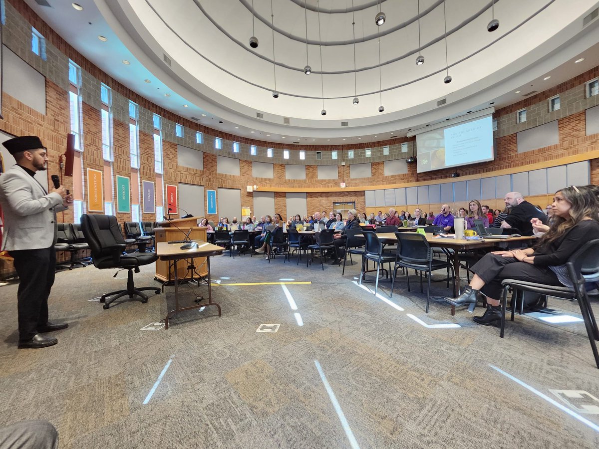 Alhamdulillah! On May 9, 2024 #Ahmadiyya #Muslim Community #Barrie participated in an event at @SCDSB_Schools HQ. Over 100 vice-principals and leaders from Simcoe County gathered for a presentation on #Islam. A historic moment of education and unity. 🕌📚 

#InterfaithDialogue