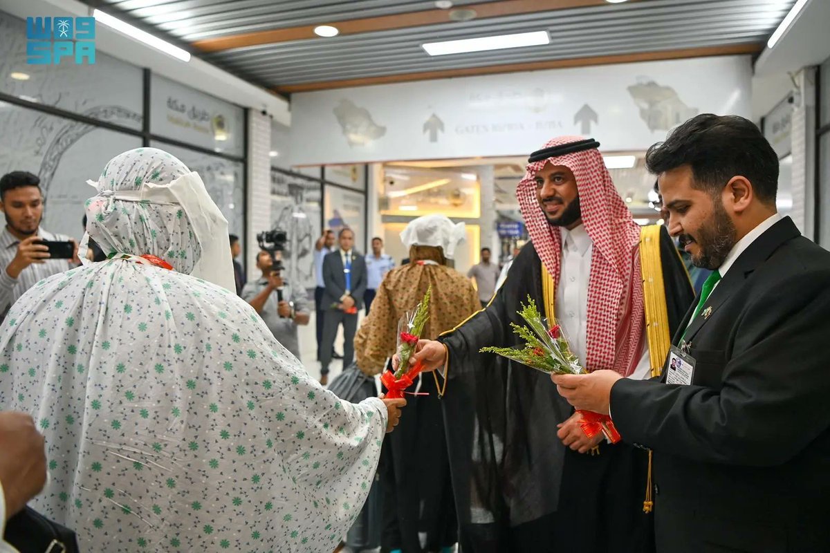 🕋: The first batch of 🇧🇩 Bangladeshi Hajj pilgrims arrived at Jeddah Airport.
