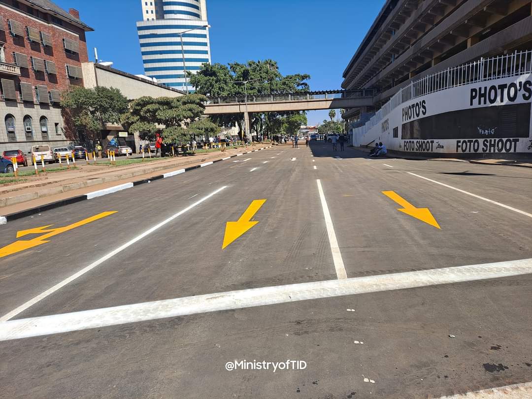 bretskoch's tweet image. Zvinovengwa nemuroyi chete izvi , hamusati matii @edmnangagwa ndokuti #developmnet Julius Nyerere kapeti.