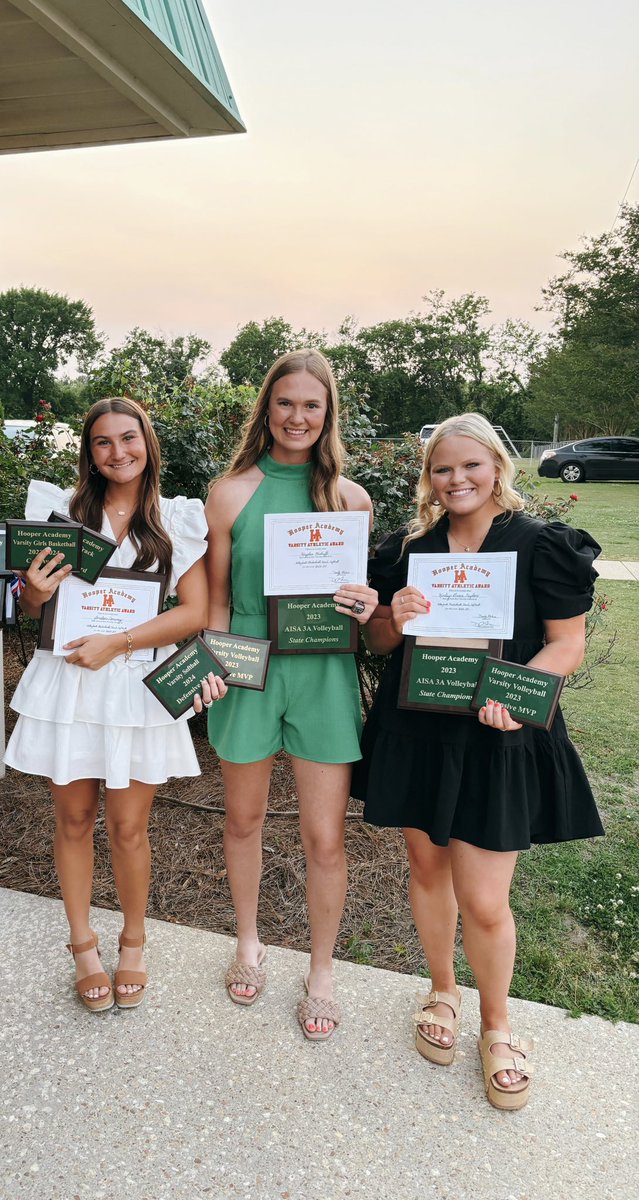 2k23-24 sports banquet! So blessed to be apart of some amazing teams!
2023 Volleyball State Champs 
2024 Back to Back Softball State  Champs
I received best defensive player for volleyball and softball. Looking forward to next year!
<a href="/MarcKKendrick/">Coach Marc K Kendrick</a> <a href="/daniellepenner/">Danielle Penner</a> <a href="/sammimiller11/">Samantha Miller</a>