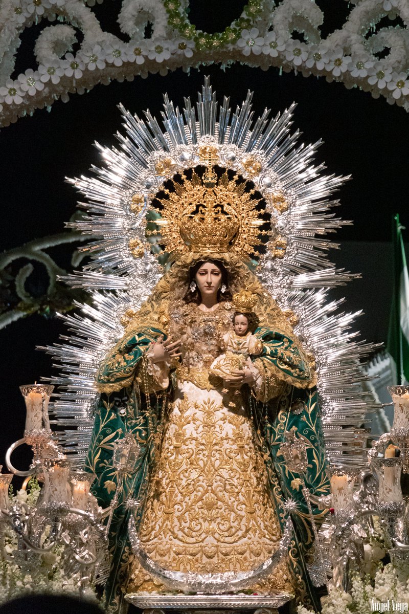 Procesión de coronación de la Virgen de la Piedad de Albaida del Aljarafe | @VeraCruzAlbaida

#DePiedadCoronada
#VeraCruzAlbaida