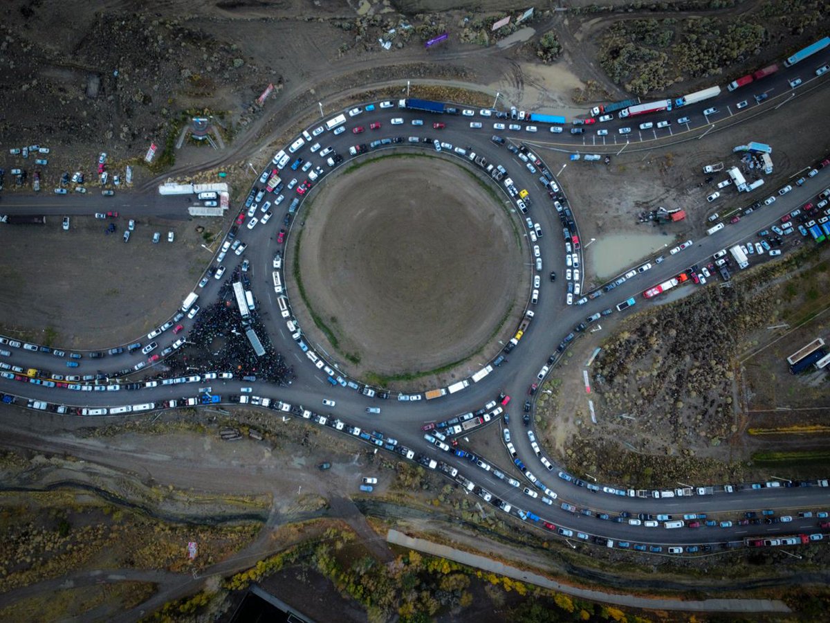 cgt_camioneros's tweet image. 📌 PARO GENERAL
📍 CAMIONEROS 
#Camioneros se adhiere al paro general convocado por la #CGT en defensa del país, rechazando las políticas de ajuste, hambre, desocupación y abandono a los jubilados. 
CONTALA COMO QUIERAS, PARO GENERAL !!!