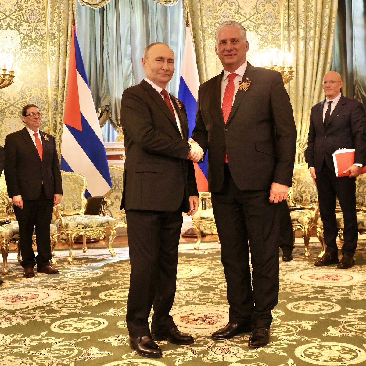 Nuestra visita a #Rusia concluyó con un muy grato encuentro con el Presidente de este gran país, Vladimir Putin.

Fue un intercambio cálido, de amigos que conocen bien los desafíos que enfrentan sus respectivas naciones y se comprometen en el apoyo mutuo.