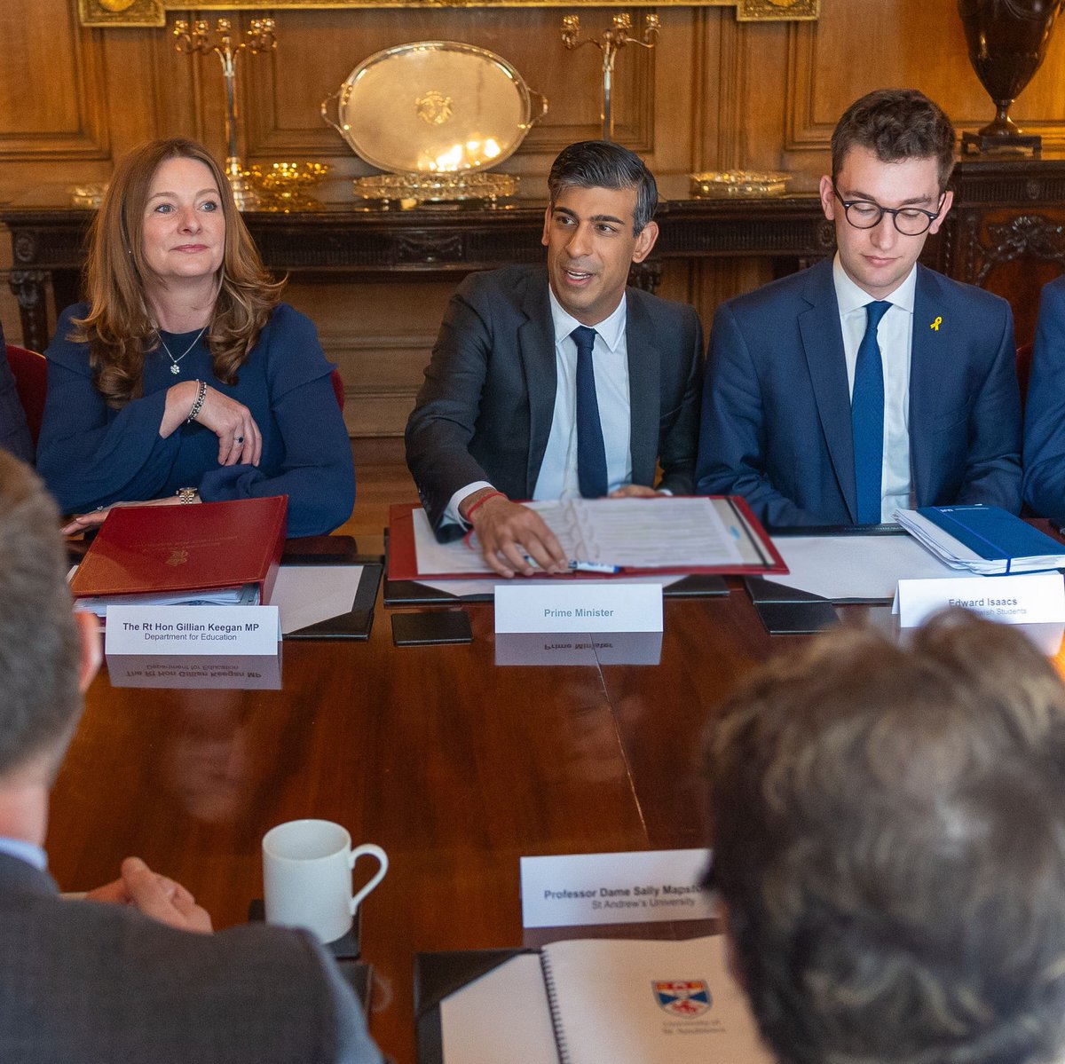 Debate and the open exchange of views in universities is essential, but it can never tip over into hate speech, harassment or violence. Today, @RishiSunak met with Vice Chancellors and Jewish students to deliver a clear message: antisemitic protests at unis are unacceptable.