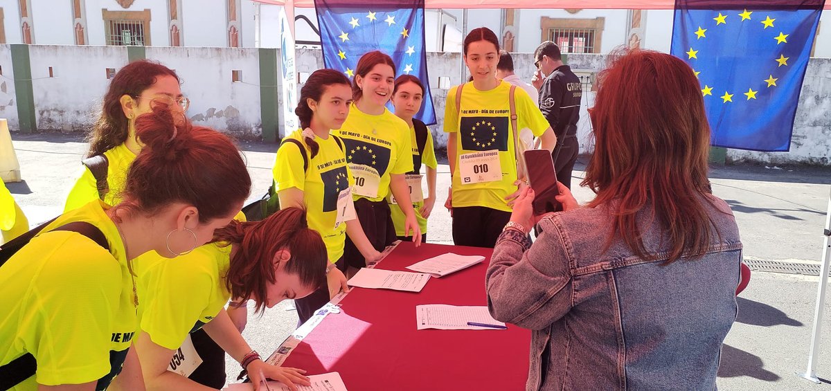 🇪🇺 Hoy celebramos el día de Europa participando en la III Gymkhana Europea organizada por la Diputación de Córdoba y el IES El Tablero.

@dipucordoba
#díadeeuropa #europa #colegioalmanzor