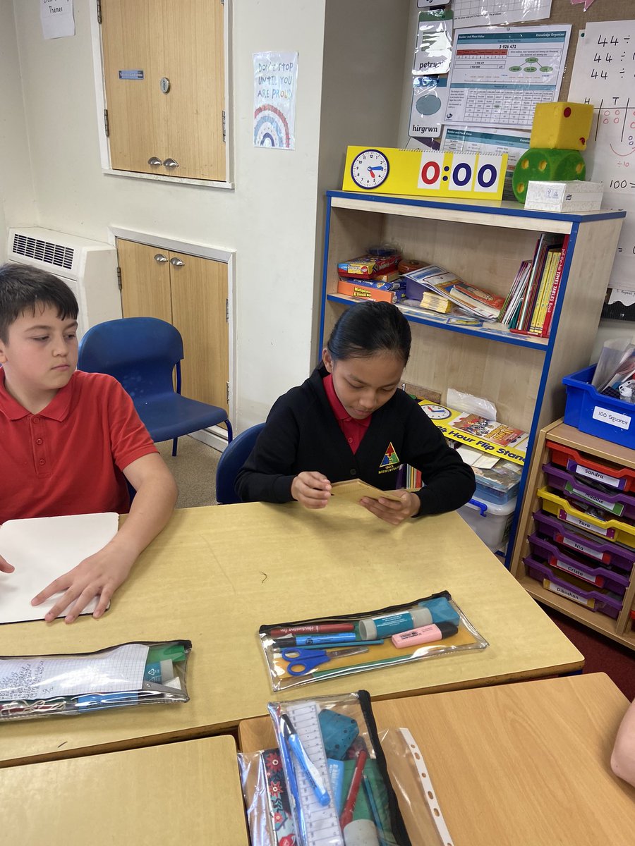 Dosbarth yr Wyddfa have been exploring WWII artefacts with Llangollen Museum. We are amazing archeologists <a href="/MaesYMynydd/">Ysgol Maes Y Mynydd</a>