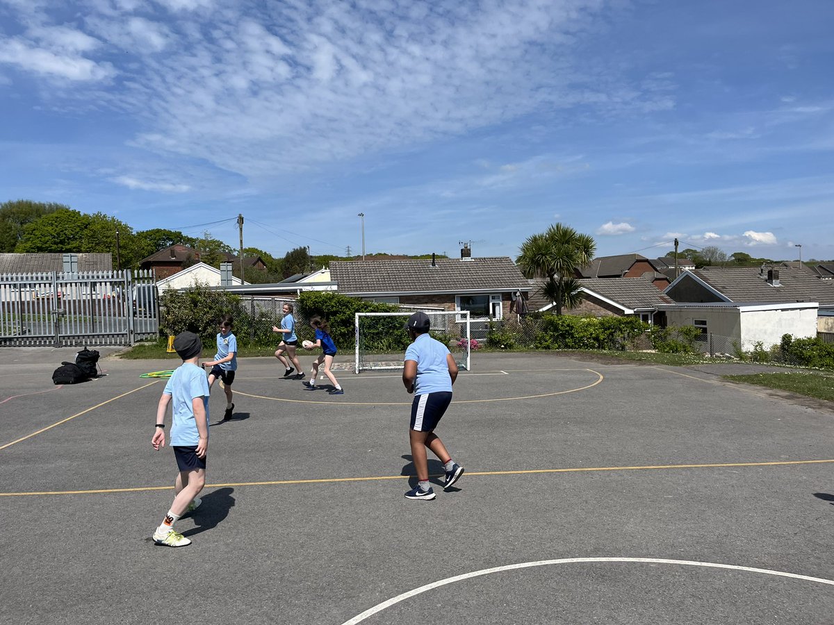 Lovely day for a transition rugby session with a small group from @SwissValleyCP Lots of smiles, always great to meet a new pupil join us at YHG in September. Da iawn pawb ☀️ 🏉🏆 @WRU_Scarlets #WRUHub