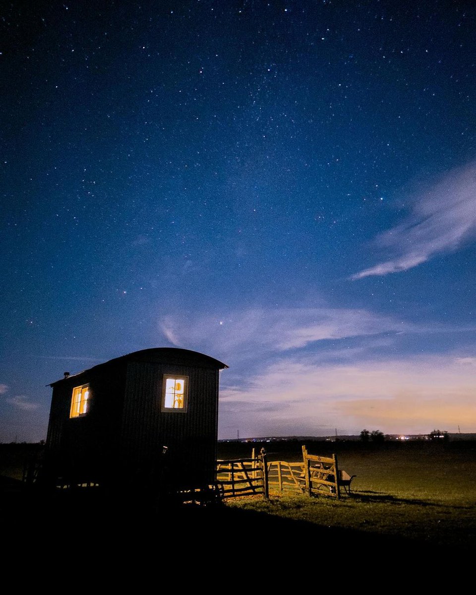 Fancy a view like this when waking up, with nothing but peaceful surroundings encompassing you? Then take a read of our top picks for camping and glamping in Kent here: bit.ly/44n53jL Photo credit: elisetanriverdi (on Instagram)