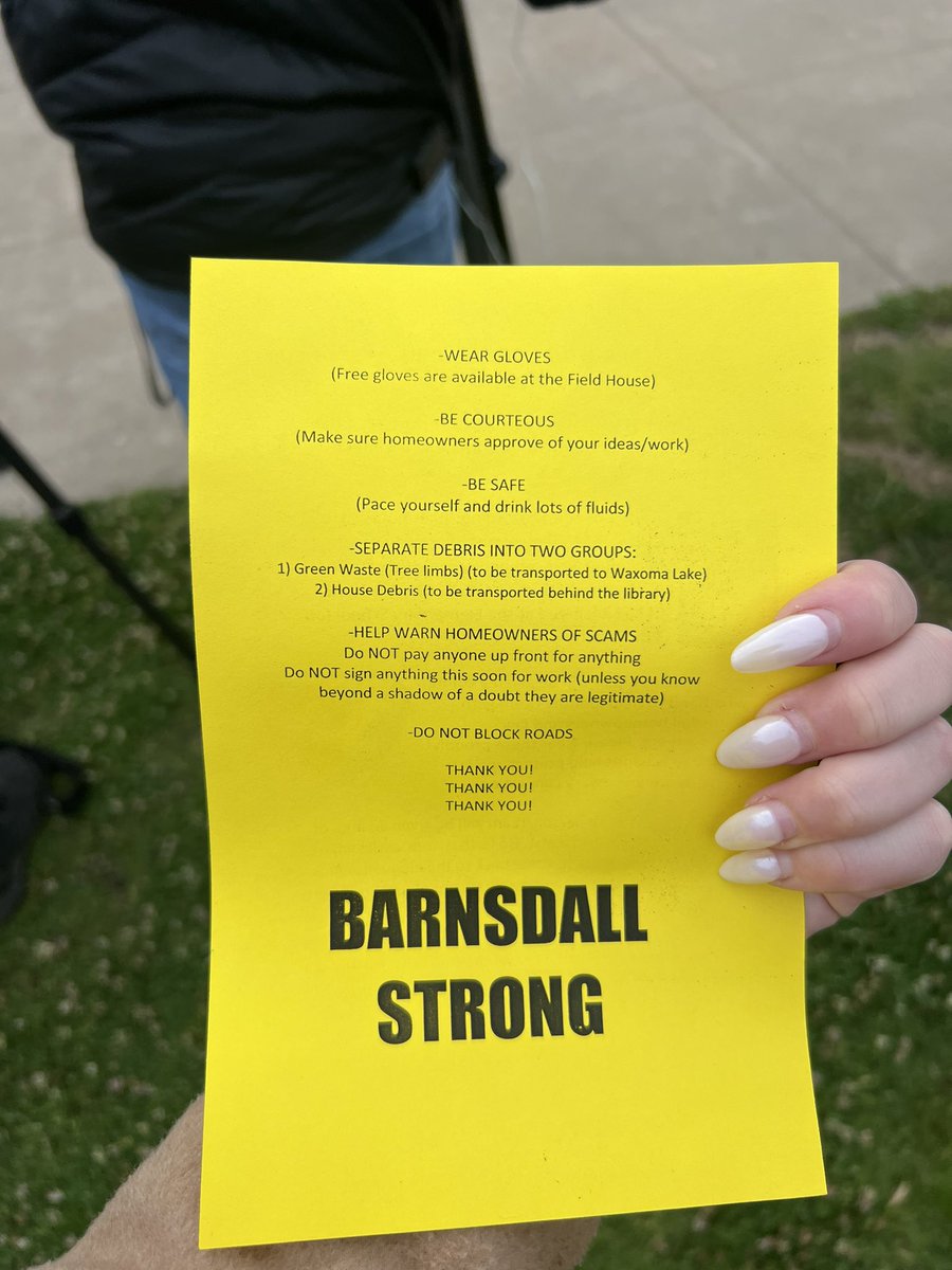 NEW‼️ Barnsdall volunteers are required to wear yellow wristbands. This is to keep track of those donating time and resources to the community for FEMA reimbursement. The only exception is if you are a homeowner. @OKCFOX @KTULNews